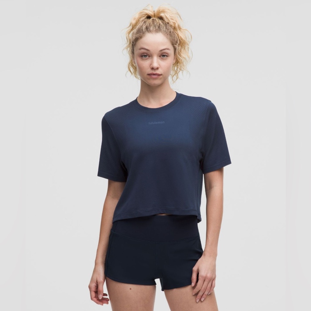 Lululemon Graphic Swiftly High-Low Cropped Short-Sleeve Shirt - Club Blue - NWT